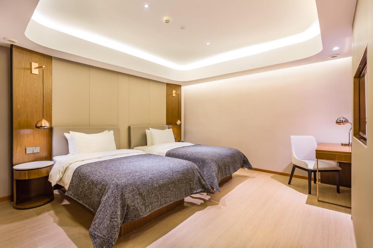 Yitel Collection 4*